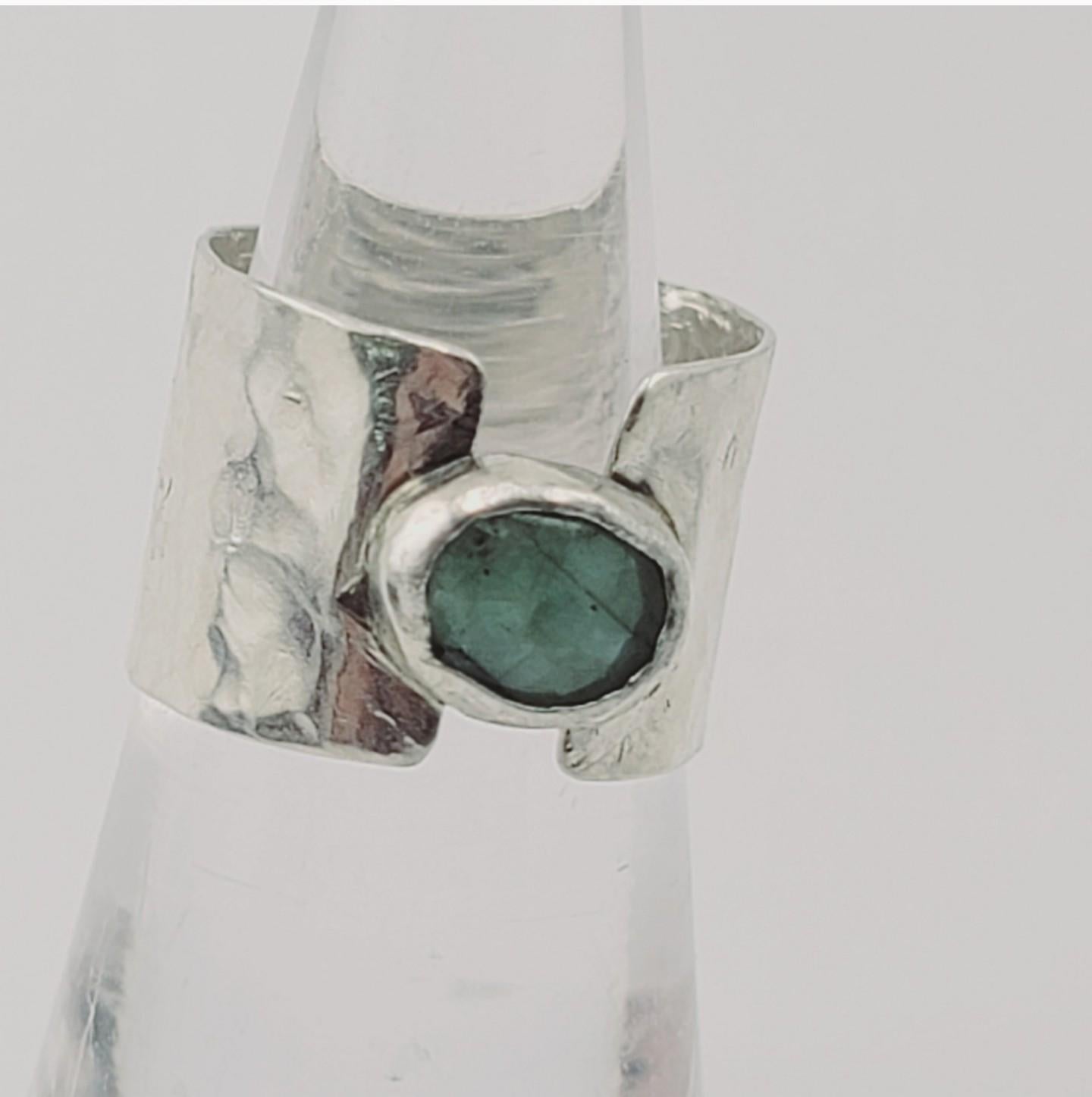 Emerald handmade ring in sterling silver metal size 6