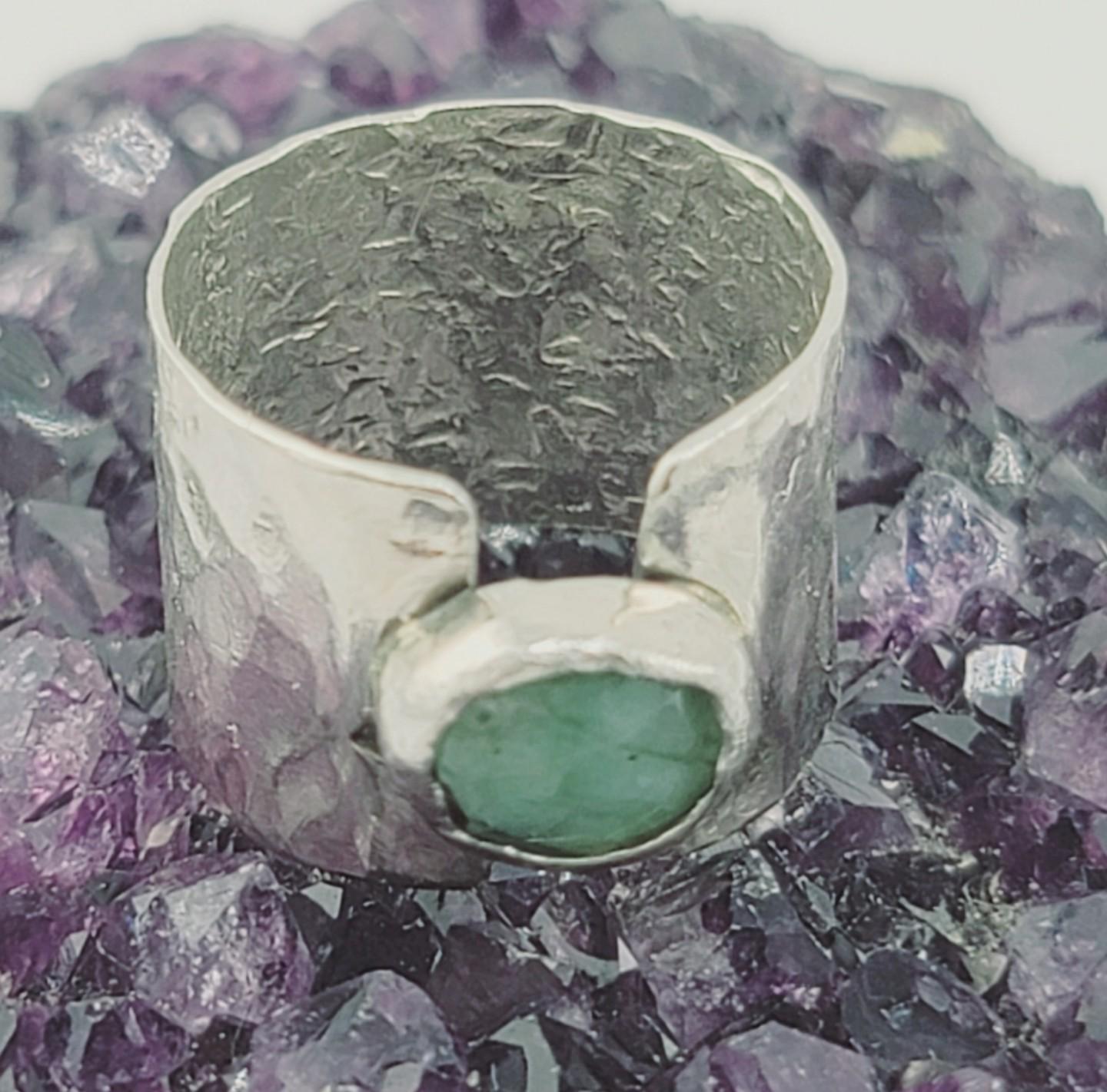 Emerald handmade ring in sterling silver metal size 6