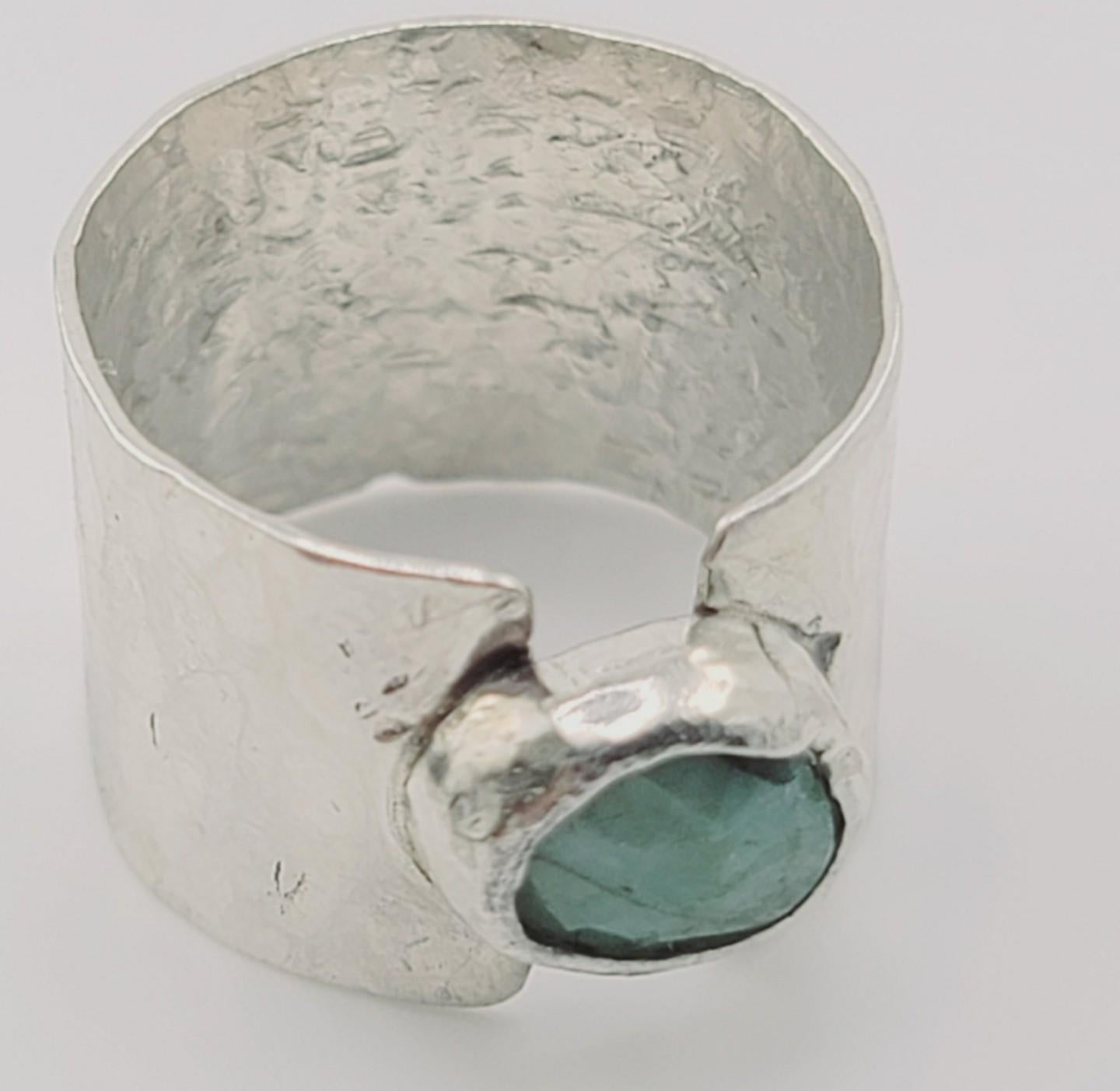 Emerald handmade ring in sterling silver metal size 6